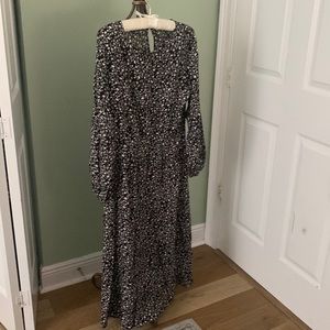 Black/white floral long sleeve smocked maxi dress